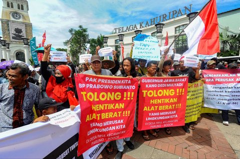 FOTO: Aksi Warga Desa Iwul Bogor Tolak Alih Fungsi Lahan Pertanian Jadi Perumahan