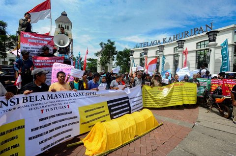 FOTO: Aksi Warga Desa Iwul Bogor Tolak Alih Fungsi Lahan Pertanian Jadi Perumahan