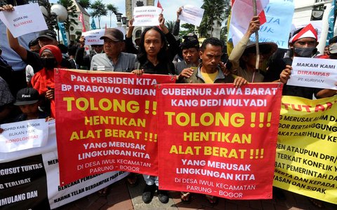 FOTO: Aksi Warga Desa Iwul Bogor Tolak Alih Fungsi Lahan Pertanian Jadi Perumahan