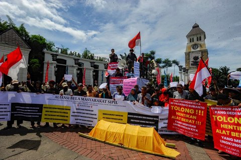 FOTO: Aksi Warga Desa Iwul Bogor Tolak Alih Fungsi Lahan Pertanian Jadi Perumahan