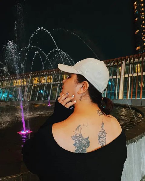 Potret Talitha Curtis Pamer 8 Tato di Tubuh (Sumber: Instagram/talithacurtis_)