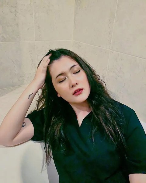 Potret Talitha Curtis Pamer 8 Tato di Tubuh (Sumber: Instagram/talithacurtis_)