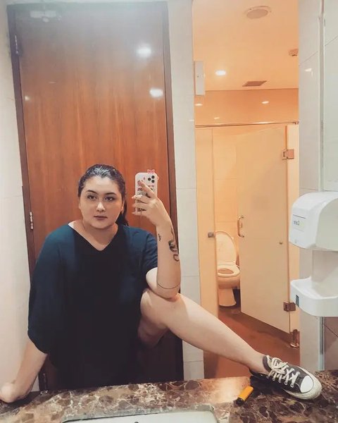 Potret Talitha Curtis Pamer 8 Tato di Tubuh (Sumber: Instagram/talithacurtis_)