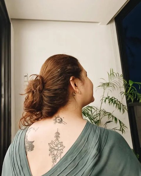 Potret Talitha Curtis Pamer 8 Tato di Tubuh (Sumber: Instagram/talithacurtis_)