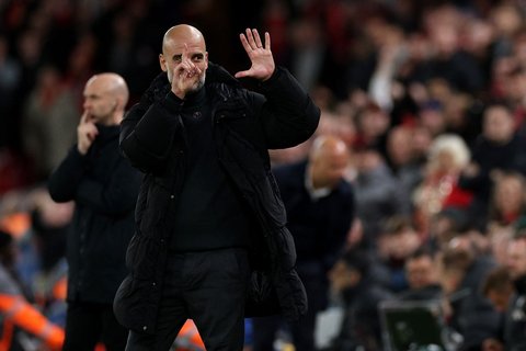 FOTO: Gaya Pep Guardiola Pamer 6 Jari untuk Balas Ejekan Pendukung Liverpool, Ini Maknanya