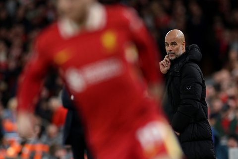 FOTO: Gaya Pep Guardiola Pamer 6 Jari untuk Balas Ejekan Pendukung Liverpool, Ini Maknanya