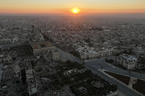 FOTO: Perang Baru Pecah! Pasukan Pemberontak Ambil Alih Aleppo di Suriah, Rusia Balas dengan Serangan Udara