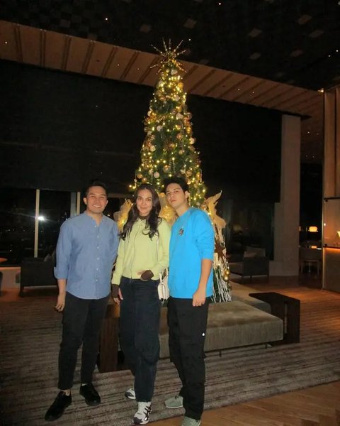 Potret Luna Maya dan Maxime Sambut Natal di Jepang (Sumber: Instagram/lunamaya)