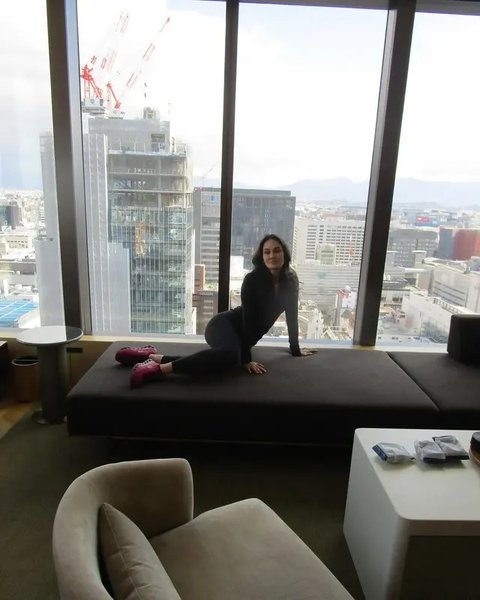 Potret Luna Maya dan Maxime Sambut Natal di Jepang (Sumber: Instagram/lunamaya)