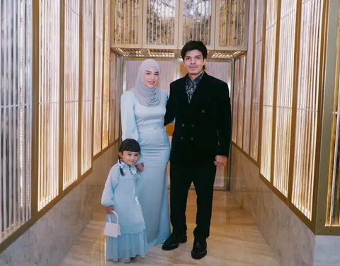 7 Gaya Kondangan Artis yang Curi Perhatian