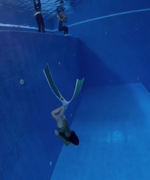 Serunya Prilly Free Diving, Begini Momen Menegangkan Tahan Napas di Kedalaman 16 Meter