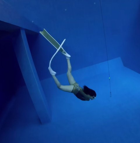 Serunya Prilly Free Diving, Begini Momen Menegangkan Tahan Napas di Kedalaman 16 Meter