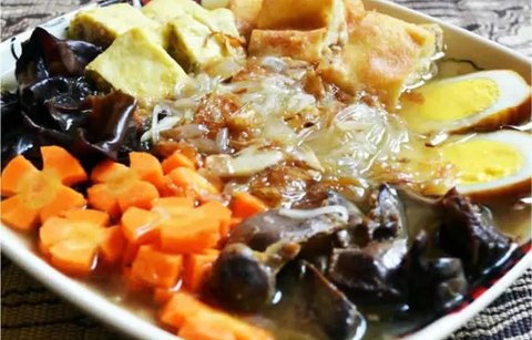 Resep Praktis Nasi Liwet, Kuliner Khas Solo unuk Santapan Berbuka. (dok. screenshot vidio.com/kokiku.tv)