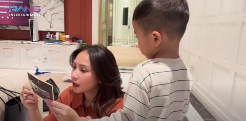 Circlenya Sudah Sultan, Rayyanza Dapat Hadiah Voucher Liburan ke Labuan Bajo dari Kakak Kelas - Nagita Slavina Ikut Terkejut