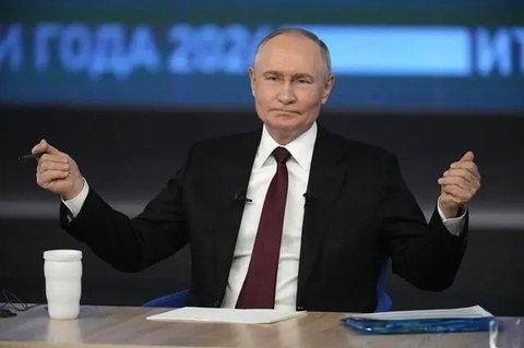 Presiden Rusia Vladimir Putin dalam konferensi pers tahunan di Gostinny Dvor, Moskow, Rusia, pada Kamis (19/12/2024). (Dok. AP/Alexander Zemlianichenko)