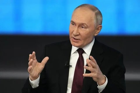 Presiden Rusia Vladimir Putin dalam konferensi pers tahunan di Gostinny Dvor, Moskow, Rusia, pada Kamis (19/12/2024). (Dok. AP/Alexander Zemlianichenko)