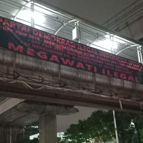 Ini Spanduk yang Bikin Megawati Meradang hingga Sebut Ada yang Mau Acak-Acak PDIP