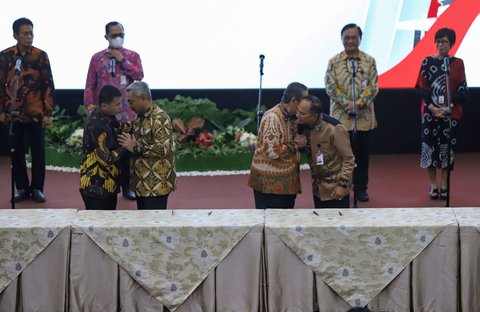 FOTO: Ucap Pakta Integritas, Pimpinan dan Dewas KPK Resmi Mulai Menjabat