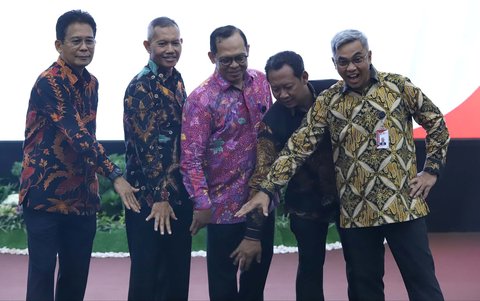 FOTO: Ucap Pakta Integritas, Pimpinan dan Dewas KPK Resmi Mulai Menjabat