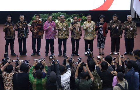 FOTO: Ucap Pakta Integritas, Pimpinan dan Dewas KPK Resmi Mulai Menjabat