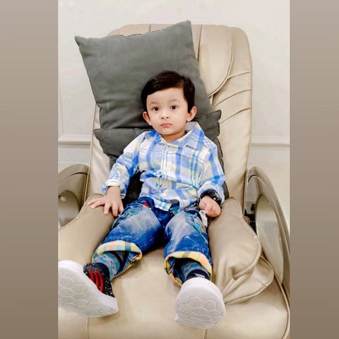 Potret Sulthan, Anak Roro Fitria yang Makin Besar Makin Ganteng