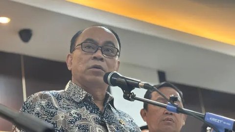 Menteri Koperasi Budi Arie Setiadi menjalani pemeriksaan di Bareskrim Polri, Jakarta Selatan, Kamis (19/12/2024). Ketua Umum Projo itu diperiksa terkait kasus judi online di Kementerian Ko