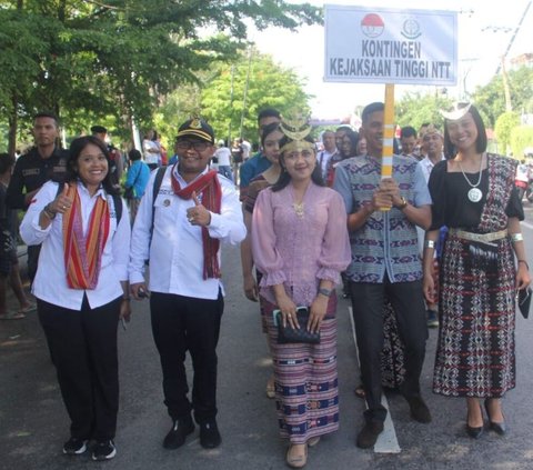 Lestarikan Budaya Lokal dan Dukung UMKM, Pegawai Kejaksaan di NTT Pakai Tenun Adat Setiap Jumat