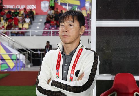 Pelatih Timnas Indonesia Shin Tae Yong saat pertandingan Grup B ASEAN Cup 2024 di Stadion Manahan, Solo, Jawa Tengah, Sabtu (21/12/2024).