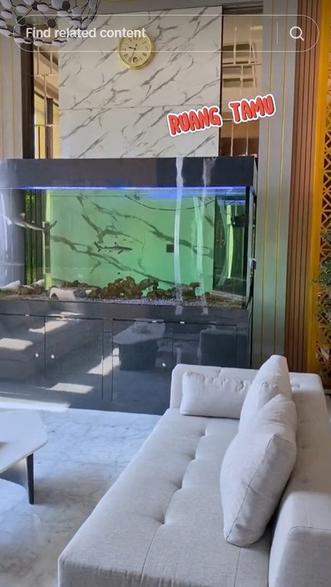 Diketahui kediaman ini terletak di Palembang. Pada tahu 2023 Richard membagikan seperti apa rumahnya karena ingin dijual.