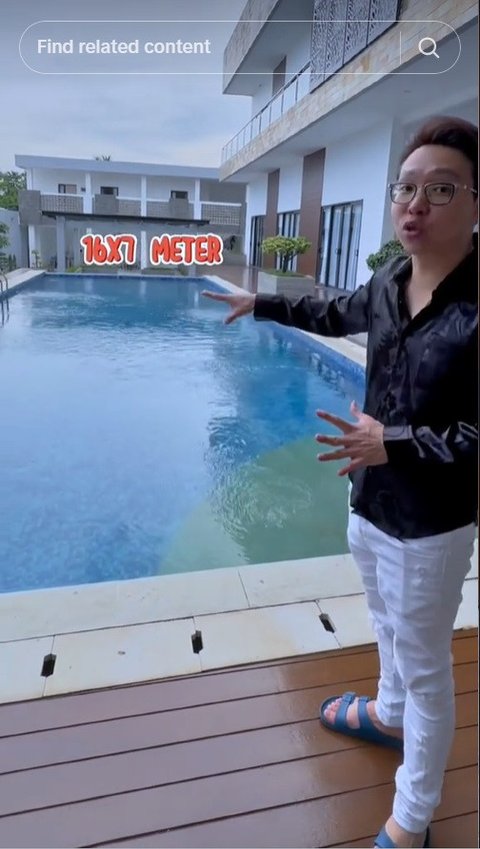 Sosoknya, kian banyak disorot usai ungkapkan ingin menjadi dokter terkaya di Indonesia. Sayangnya pernyataan tersebut menuai pro dan kontra berbagai pihak.