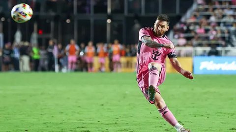 Kemenangan ini membuat Inter Miami berada di puncak klasemen wilayah timur MLS dengan 74 poin. Itu merupakan rekor poin terbanyak Inter Miami dalam satu musim. (AFP/Chris Arjoon)