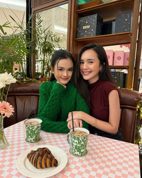 Keluarga Good Looking, Ini 7 Potret Beby Tsabina Bareng Ibu dan Adiknya yang Cantik Semua