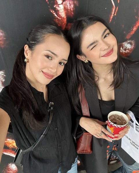 Keluarga Good Looking, Ini 7 Potret Beby Tsabina Bareng Ibu dan Adiknya yang Cantik Semua