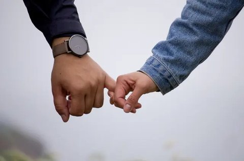 Zodiak yang Suka Pamer Hubungan di Media Sosial copyright/pexels/Elle Hughes