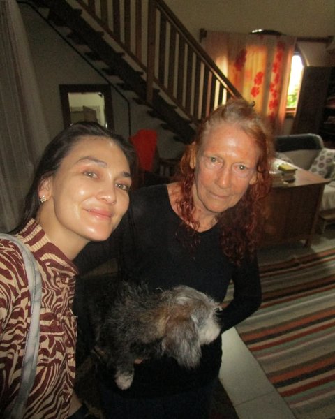 Peringati Hari Ibu, Luna Maya Unggah Sederet Foto Bareng Ibunda