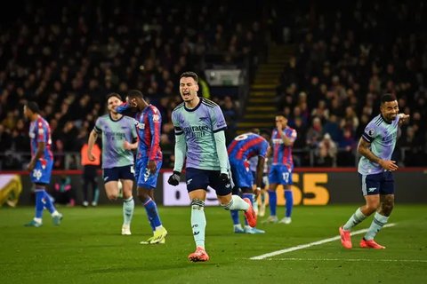 Momen striker Arsenal, Gabriel Jesus cetak gol ke gawang Crystal Palace di ajang Liga Inggris. (Glyn KIRK / AFP)