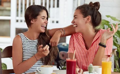 illustrasi wanita berteman copyright/pexels/Monstera Production