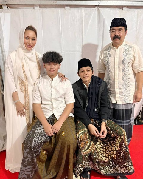 Kesederhanaan Ivander terungkap dalam sebuah unggahan di kanal YouTube. Hal yang cukup mengejutkan ketika Ivan mengaku biasa jajan Rp20 ribu dan maksimal sampai Rp 50 ribu sehari.