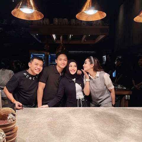 Pesan Haru Menyentuh Hati Aurel Hermansyah untuk Krisdayanti dan Ashanty saat Peringatan Hari Ibu sambil Unggah Foto Lawas