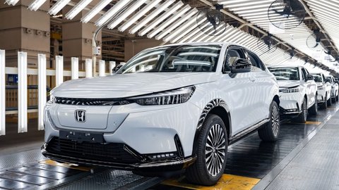 Rangkaian produksi Honda e:N1.