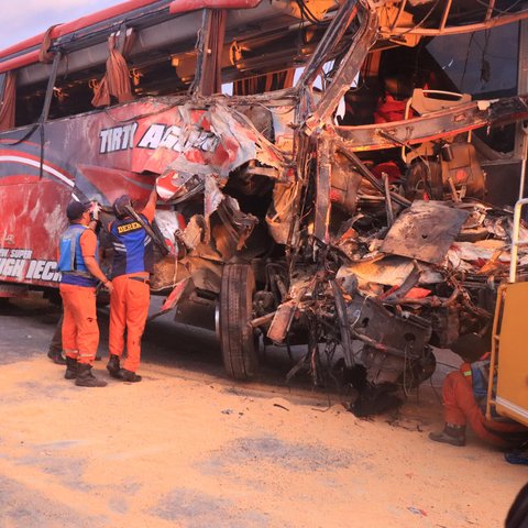 Foto-Foto Tabrakan Maut di Tol Malang Tewaskan 4 Orang, Bus Bawa Murid SMP IT Kabupaten Bogor Ringsek Parah