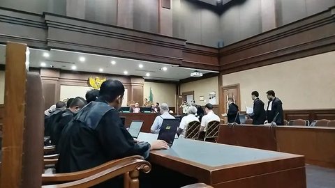 Pengusaha Harvey Moeis menjalani sidang putusan terkait kasus dugaan korupsi timah di Negeri Tipikor Jakarta pada Senin (23/12/2024), namun sang istri Sandra Dewi tak terlihat. (Liputan6.c