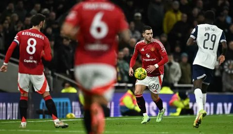 Pemain Manchester United (MU), Harry Maguire, Diogo Dalot, Andre Onana, dan Joshua Zirkzee, tampak lemas setelah gawang tim mereka dibobol Bournemouth dalam laga pekan 17 Premier League 2024/
