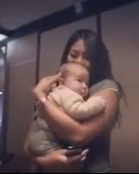 7 Potret Lawas Anggun C Sasmi bak Pinang Dibelah Dua dengan Sang Ibu, Versi Gendong Kirana Sang Anak Mirip Banget