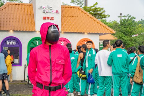 Lebih dari 900 Penggemar 'SQUID GAME' Bermain Red Light Green Light di GBK bersama Para Atlet Terbaik Indonesia