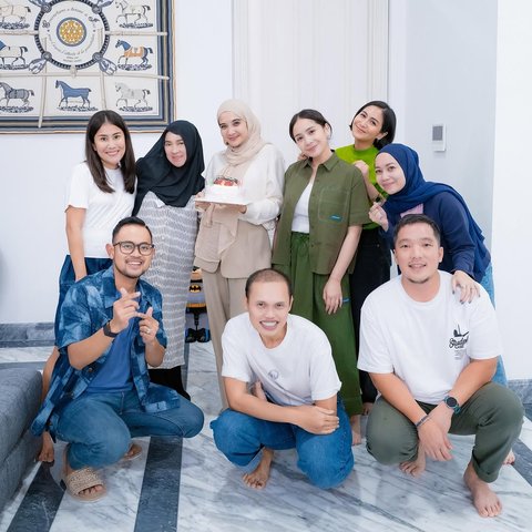 Setelah Dirayakan di Bali, Zaskia Sungkar Kembali Dapat Kejutan Ulang Tahun