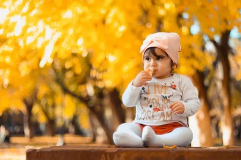 genus kid with mom/copyrightfreepik/fwstudio