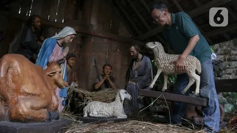 Jadwal Misa Malam Natal 2024 di Gereja Katedral Jakarta akan berlangsung dalam dua sesi, yakni pada pukul 17.00 WIB dan 20.00 WIB. (Liputan6.com/Herman Zakharia)