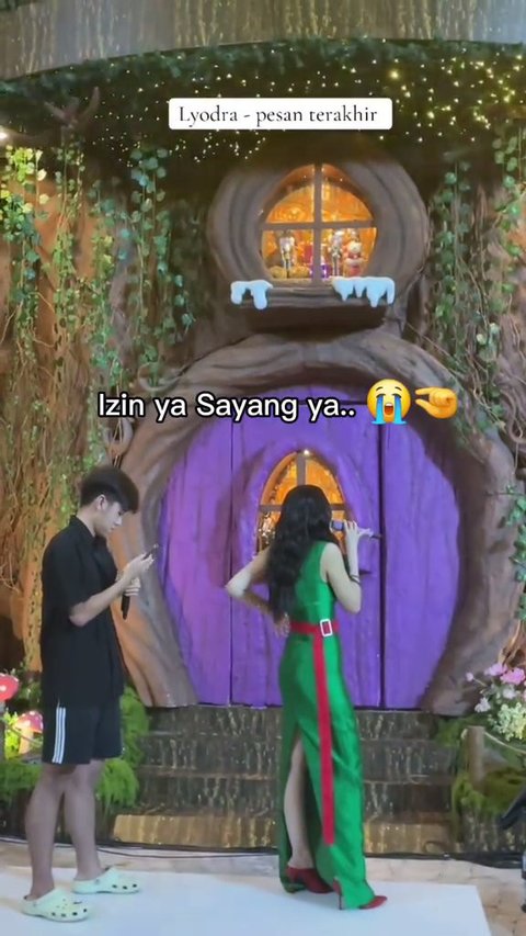 Momen Manis Lyodra Izin Dulu ke Randy Martin saat Mau Pegang Tangan dan Nyanyi Bareng Fans: Izin Ya Sayang Ya