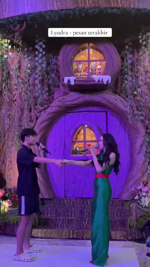 Momen Manis Lyodra Izin Dulu ke Randy Martin saat Mau Pegang Tangan dan Nyanyi Bareng Fans: Izin Ya Sayang Ya